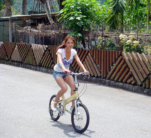 flesh-colored-bicycle-seat