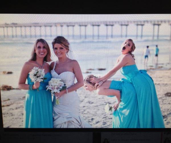 My Sister Cant Even Take A Normal Wedding Photo Funny Pictures 9855