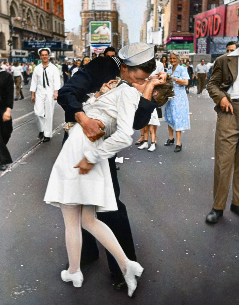 i-coloured-the-v-j-day-in-times-square-kiss-photo,-watcha-think-[pic]